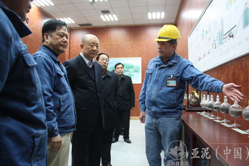 2011年12月28日，湖北省田承忠副省長視察湖北亞東