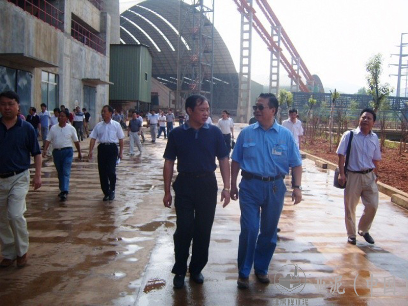 2010年6月，武穴市吳美景市長視察黃岡亞東