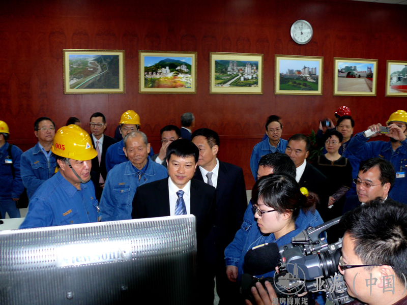 2010年3月14日，成都市委副書記唐川平視察四川亞東