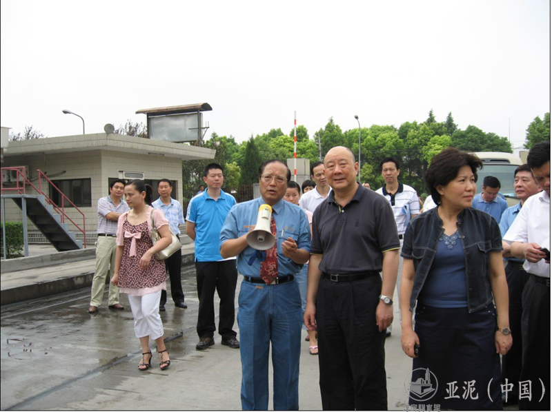 湖北省副省長田承忠視察武漢亞東