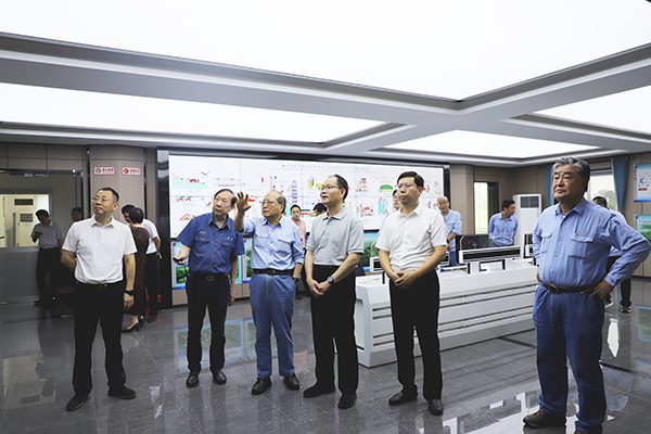 2023年8月14日，江西省委臺辦主任張鋒一行調研江西亞東水泥公司